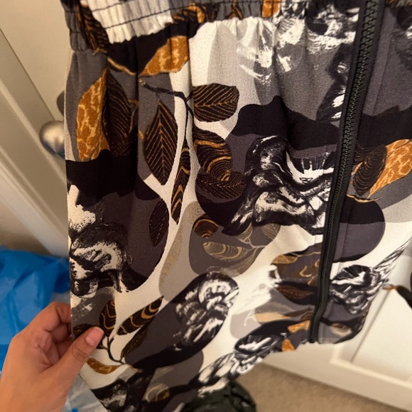 Dress - Picture 4 of 4